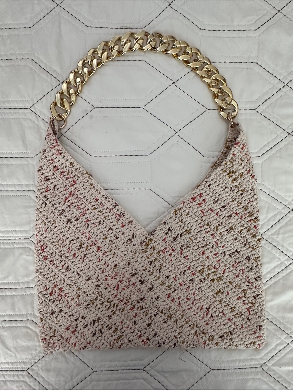 Cream Hand‑Crochet Shoulder Bag with Gold Chain Accent
